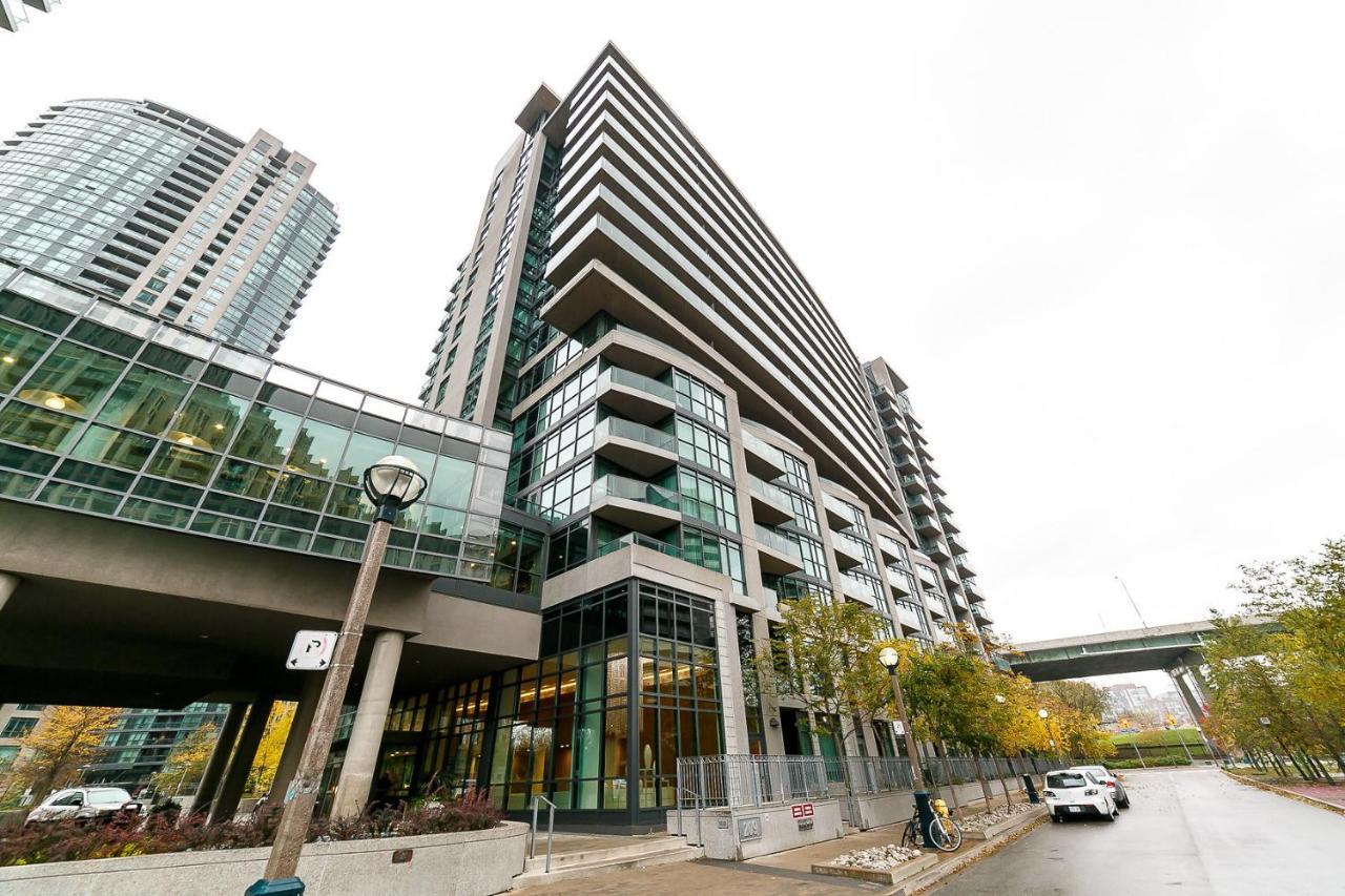 Downtown Condo, Free Parking & Amenities Toronto Exterior foto